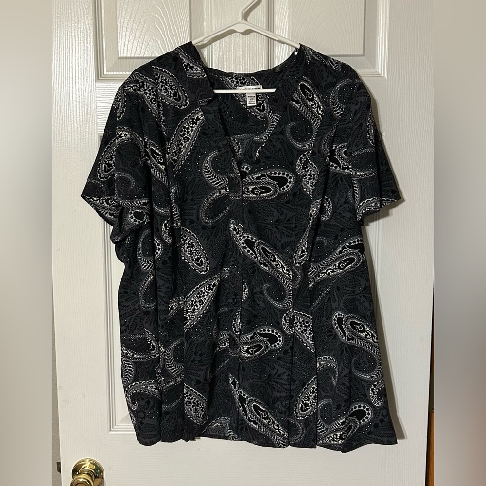 Croft & Barrow Black and Gray Short Sleeve Button Down